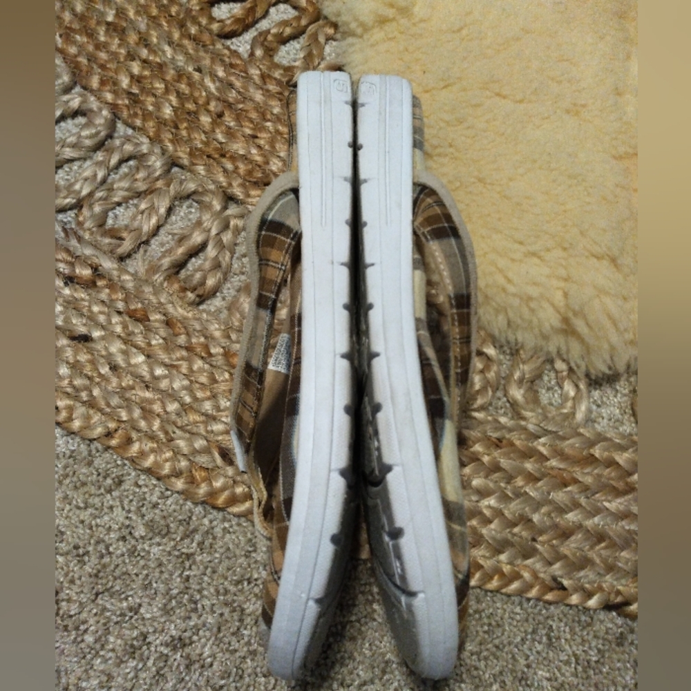 Sketchers Memory Foam Sandals (Bundle) - image 4